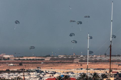 ملك الأردن يتحدث عن كواليس الإنزال الجوي على غزة