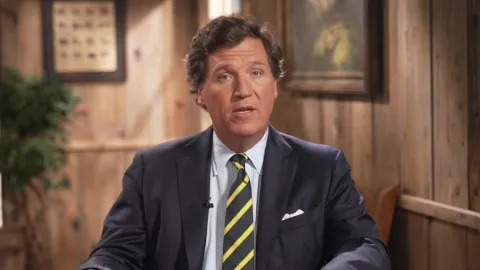 Tucker Carlson roasts US cleanliness amid visiting Moscow