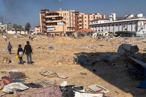 الجيش الإسرائيلي يقتحم مستشفى الأمل ومجمع ناصر الطبي بغزة