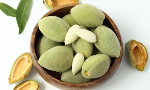 فوائد اللوز الاخضر الصحية والعلاجية