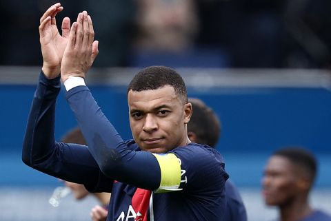 رونالدو البرازيلي يتوقع فوز مبابي بالكرة الذهبية مع ريال مدريد