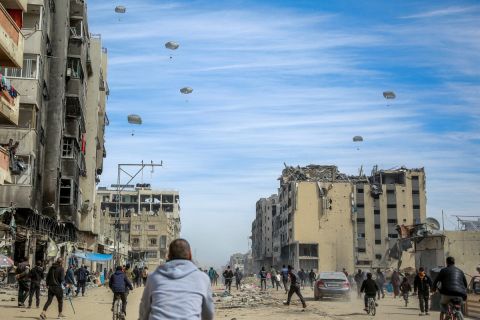 US vetoes ceasefire but sends airdrops! Biden accused of double standards