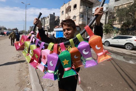 Photos: Palestinians in Gaza prepare for Ramadan