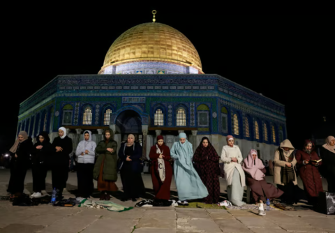 الجمعة الثالثة: 125 ألف مصلٍّ في المسجد الأقصى