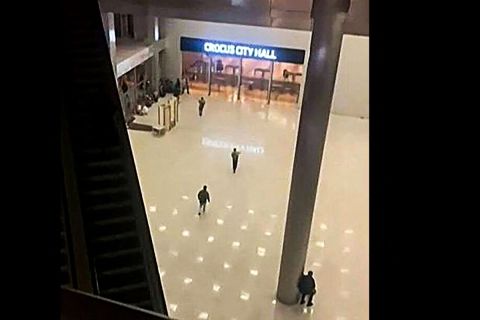 فيديو صادم: لحظة اعتقال منفذ هجوم موسكو وهو مختبىء فوق شجرة