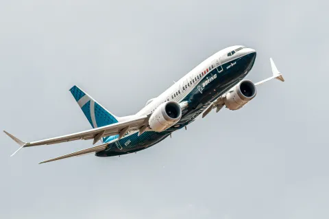 United airlines Boeing 737 loses tire mid-flight