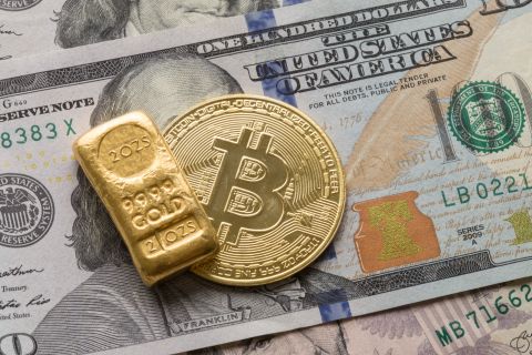 Egyptian pound plunges to historic low