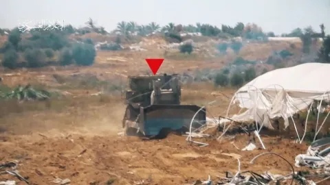 شاهد.. استهداف جرافة عسكرية