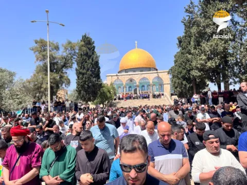 الجمعة الأخيرة : عشرات الآلاف في