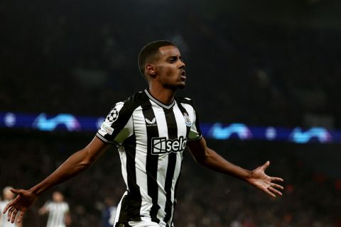 برشلونة يضع عينه على مهاجم نيوكاسل