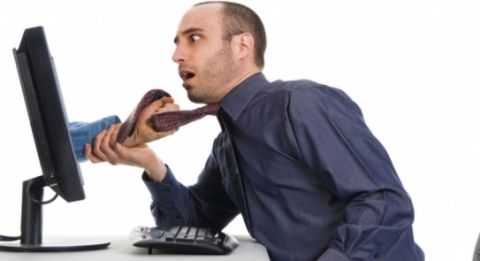 مطالبات بمنح المرأة العاملة في السعودية سنتين