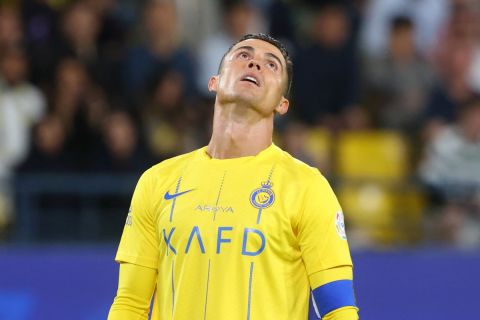 كأس السوبر السعودي: الهلال يتأهل لملاقاة الاتحاد في ليلة طرد رونالدو قائد النصر