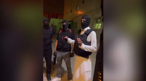 جريمة قتل تهز الشارع السعودي.. شاب يقتل شقيقته برشاش لهذا السبب (فيديو)