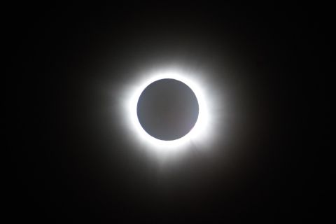 footage: Rare solar eclipse viewing accompanied by unusual partial phenomena!