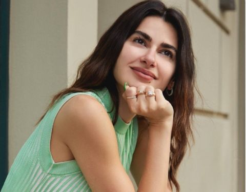  نسرين جواد زادة بإطلالة جريئة وأنثوية في Elle Style Awards
