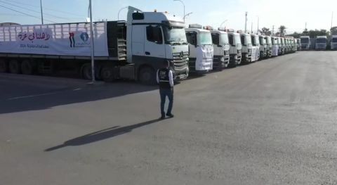 لتوزع قبيل العيد.. (فيديو) الأردن يسير أكبر قافلة مساعدات برية نحو غزة