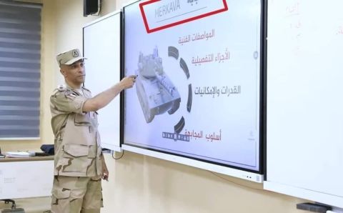 القوات المسلحة المصرية تحاكي تدمير دبابة