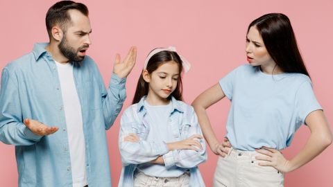 ما هي السلوكيات السلبية التي يتعلمها الأطفال من والديهم؟