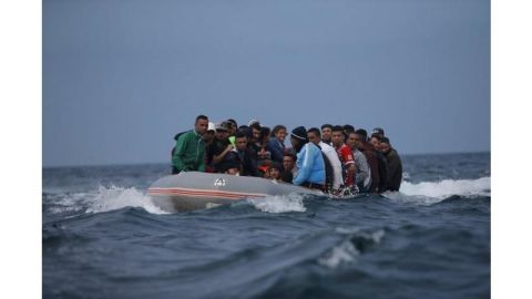 البحرية المغربية تنقذ أكثر من 80 مهاجرا قبالة الشواطئ الجنوبية للبلاد