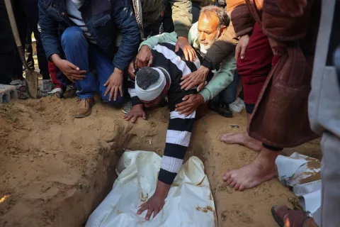 مأساة غزة: أكثر من 32 ألف شهيد ونحو 75 ألف جريح
