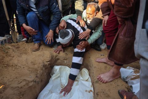 مأساة غزة: أكثر من 32 ألف شهيد ونحو 75 ألف جريح