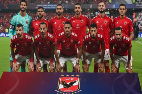 قبل ساعات من المباراة!! الأهلي المصري يعلن إصابة هذا اللاعب.. والجمهور في حالة غضب