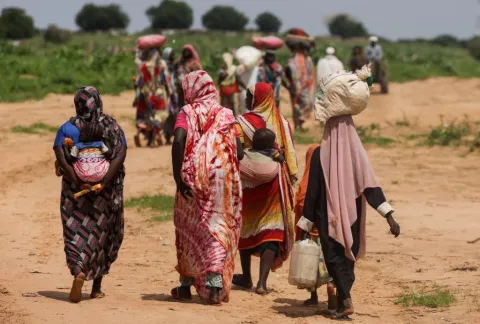 تفريغ أول حمولة من المساعدات بالميناء المؤقت في غزة