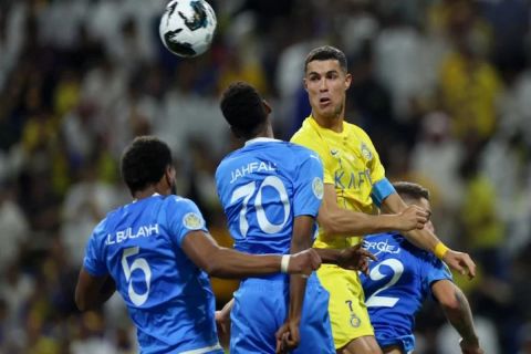 غيابات صادمة! تشكيل الهلال والنصر في 