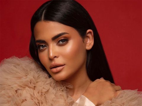 أسماء جلال تحتفل بعيد ميلادها الـ29 وحدها