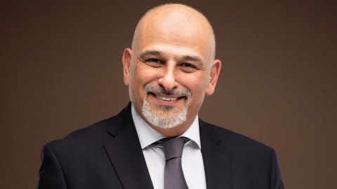 جمال سليمان: تزوج من وفاء موصللي.. وارتبط بإعلامية 24 ساعة فقط