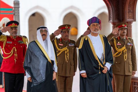 Sultan of Oman visits Kuwait amidst political tensions