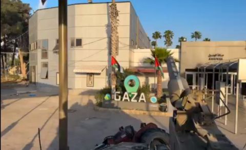 Israeli tank crashes Rafah border crossing, Israeli flag raised