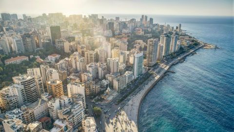 شاهد ماذا فعل سائق شاحنة بمستوطنين اعترضوا طريقه إلى غزة