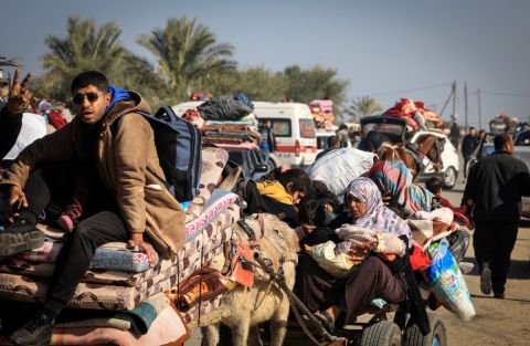300 ألف شخص فروا من رفح.. الأونروا: لا مكان آمن في غزة