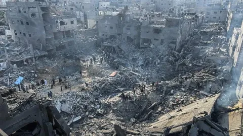 بعد مجزرة النصيرات.. الاحتلال يمدد حظر 
