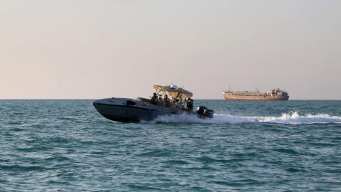 مأساة قارب مهاجرين غرق قبالة اليمن والقتلى بالعشرات 