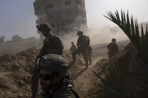 غارات ومجازر جديدة في غزة.. ارتفاع حصيلة الشهداء