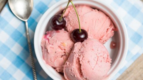 طريقة عمل آيس كريم كرز