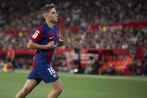 مانشستر يونايتد يستهدف نجم برشلونة الشاب