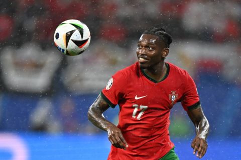 لياو يحدد موقفه من عرض الهلال الضخم