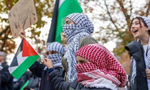 فرنسا تبدي استعدادها الاعتراف بدولة فلسطين وتطلب من عباس إصلاحات