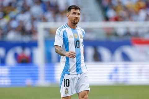 ميسي يحدد الفريق الذي سيعتزل في صفوفه