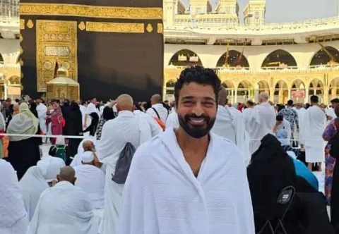 نجوم يتموا فريضة الحج: حميد الشاعري، شيماء سيف و صفية العمري على كرسي متحرك
