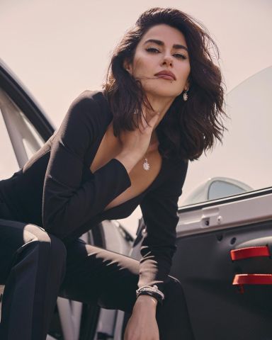  نسرين جواد زادة بإطلالة جريئة وأنثوية في Elle Style Awards