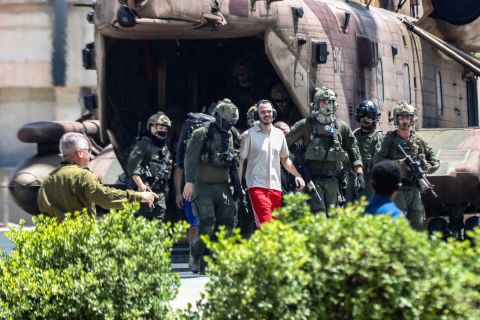 How did the Israeli army rescue the four hostages? Operation details