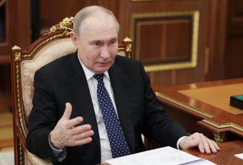 Putin removes four deputy ministers of defense and appoints his cousin