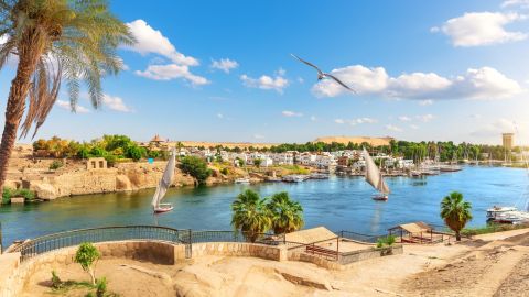 دليلك الشامل عن رحلات القوارب في نهر النيل