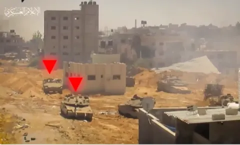 المقاومة الفلسطينية تؤكد قتل جنود وتدمير دبابات في محاور عدة ( فيديو )