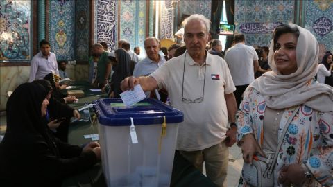 تقدم مسعود بزشكيان في الانتخابات الرئاسية الإيرانية