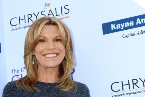 Vanna White gives tearful farewell to a retiring Pat Sajak